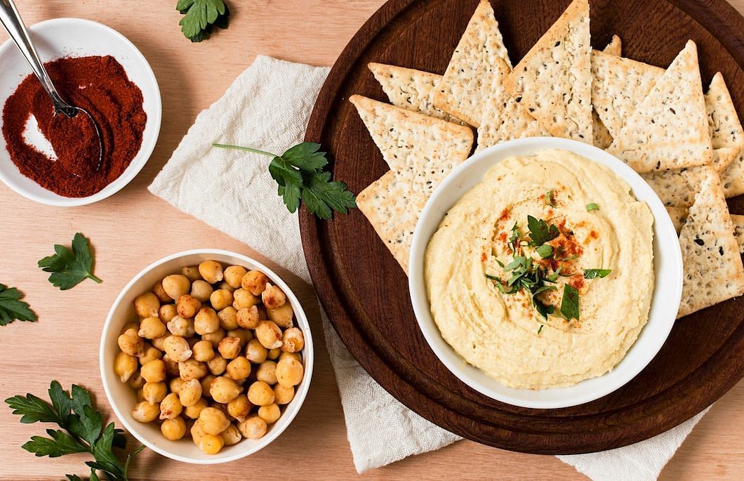Healthy 'girl dinner' (Image via Freepik)